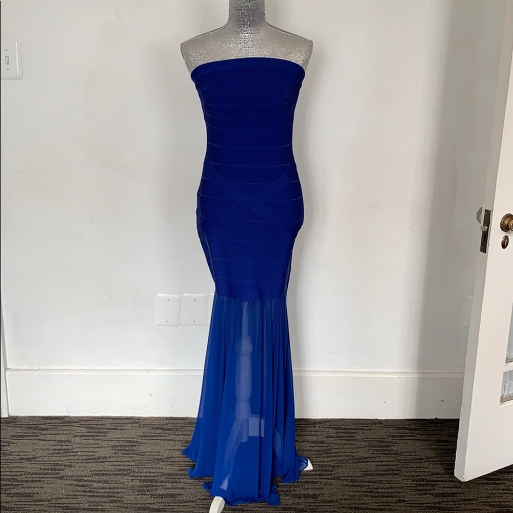 Sleeveless body con evening dress